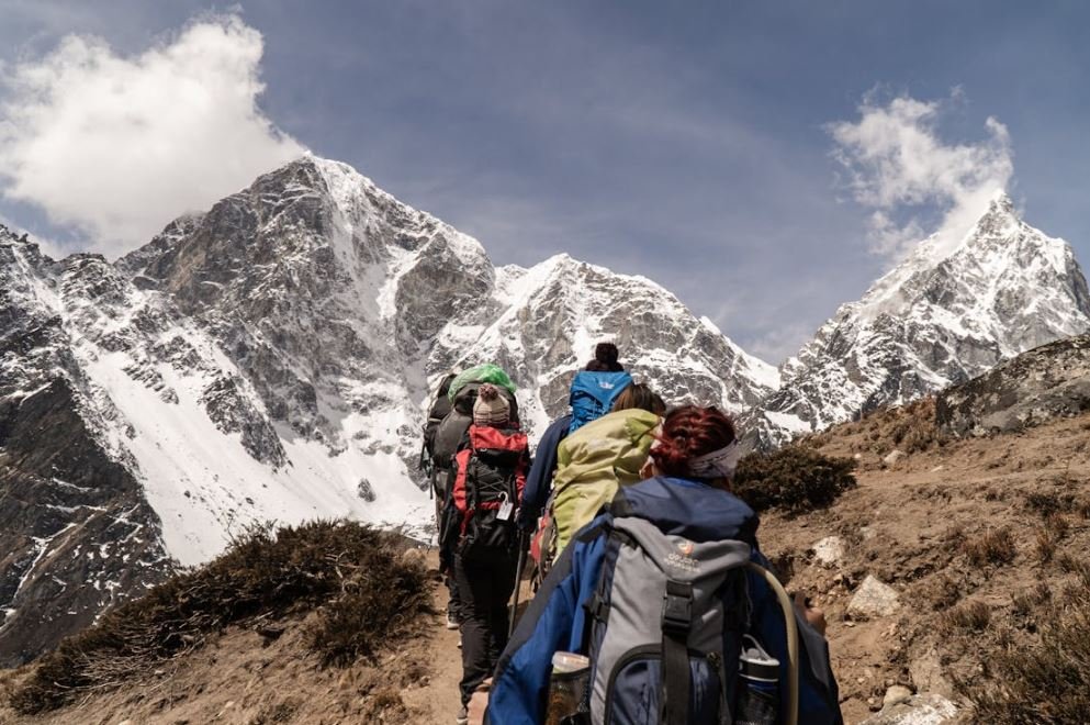 clothes for trekking in nepal (image: pexels)