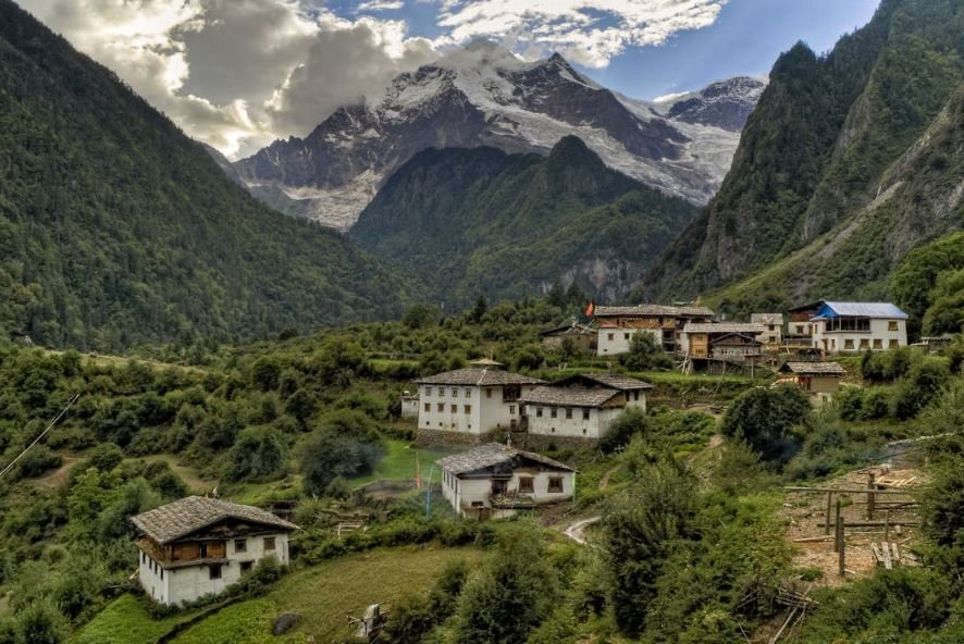 packing for off season trekking in nepal (image: pexels)