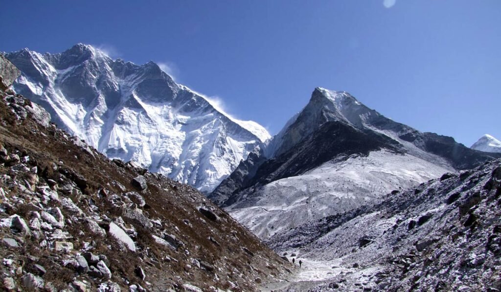 climb-island-peak (image: staticflickr)